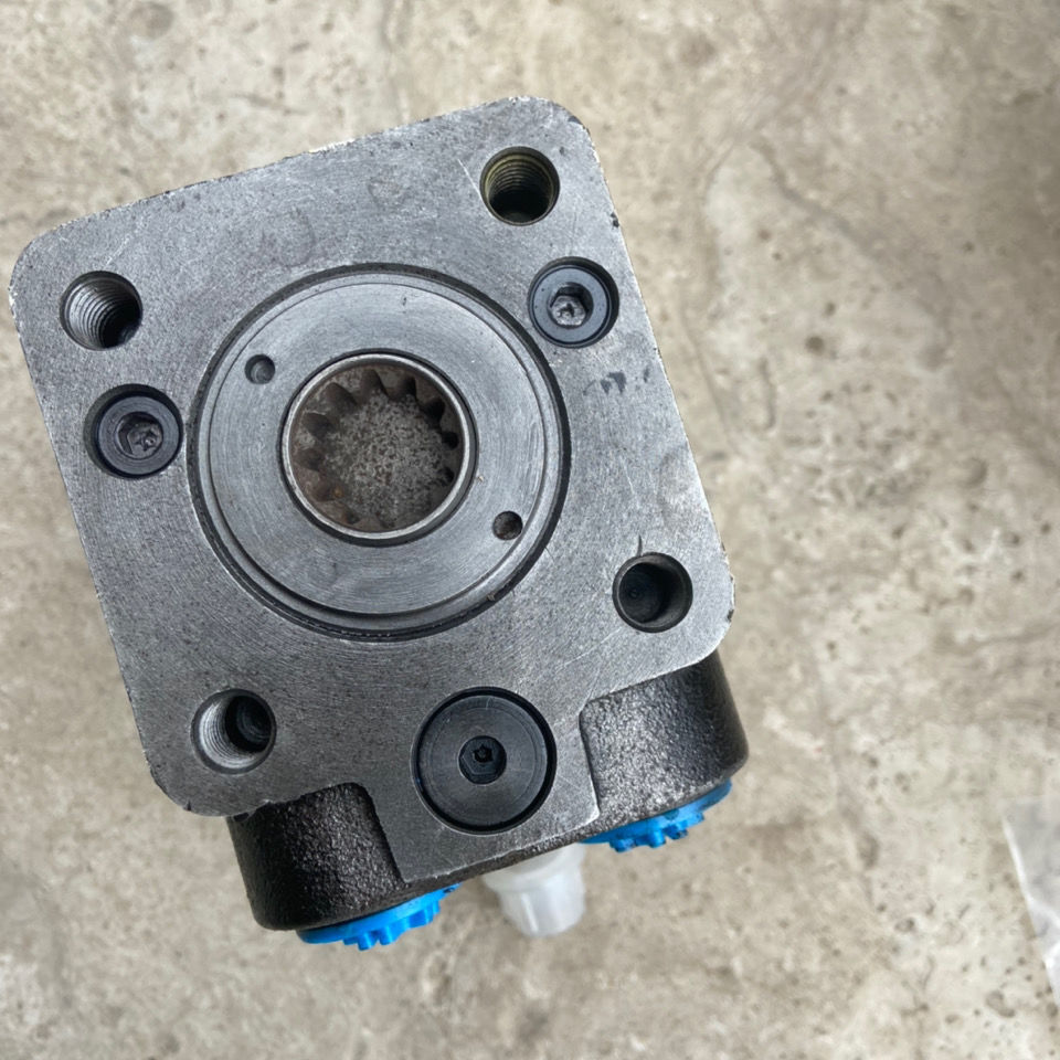 Hydraulic steering gear assembly